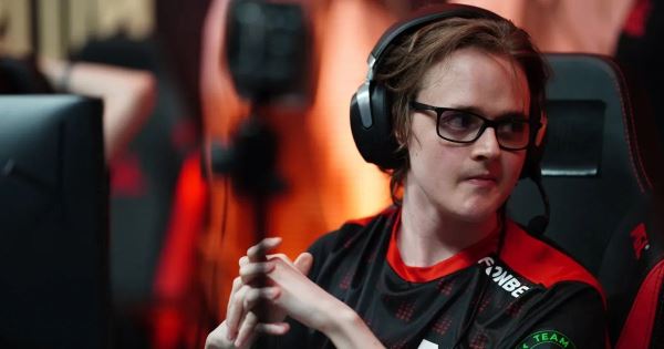 MOUZ одолела команду V-Tune и заработала квоту на Elite League Season 2