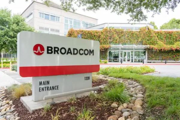 OpenAI пыталась привлечь Broadcom к разработке ускорителей ИИ